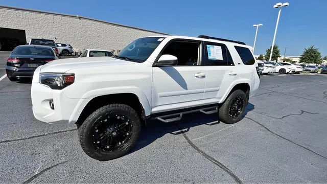 2018 Toyota 4Runner SR5 Sport Utility 4D