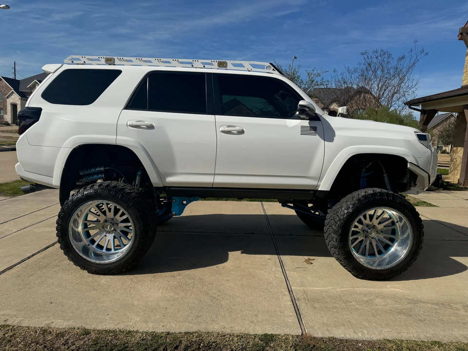 2018 Toyota 4Runner 5th Gen - Image 17 of 31