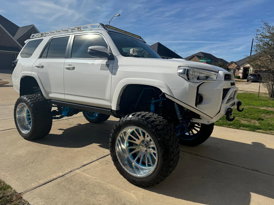 2018 Toyota 4Runner 5th Gen - Image 18 of 31