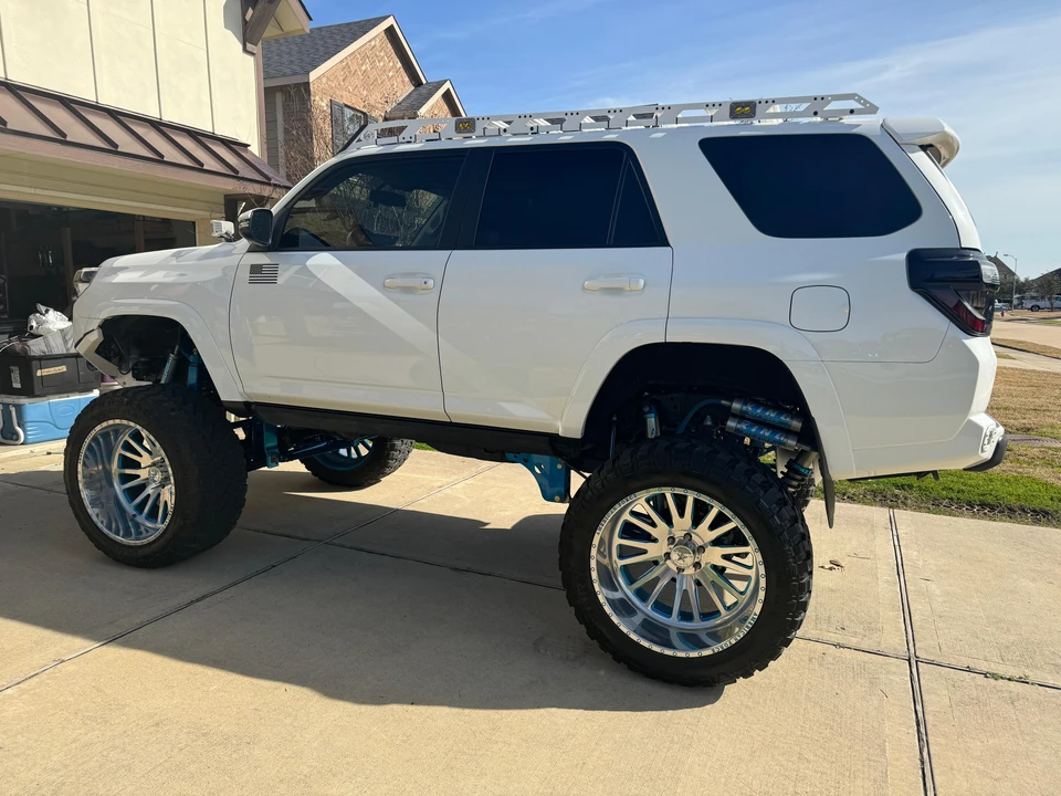 2018 Toyota 4Runner 5th Gen - Image 12 of 31
