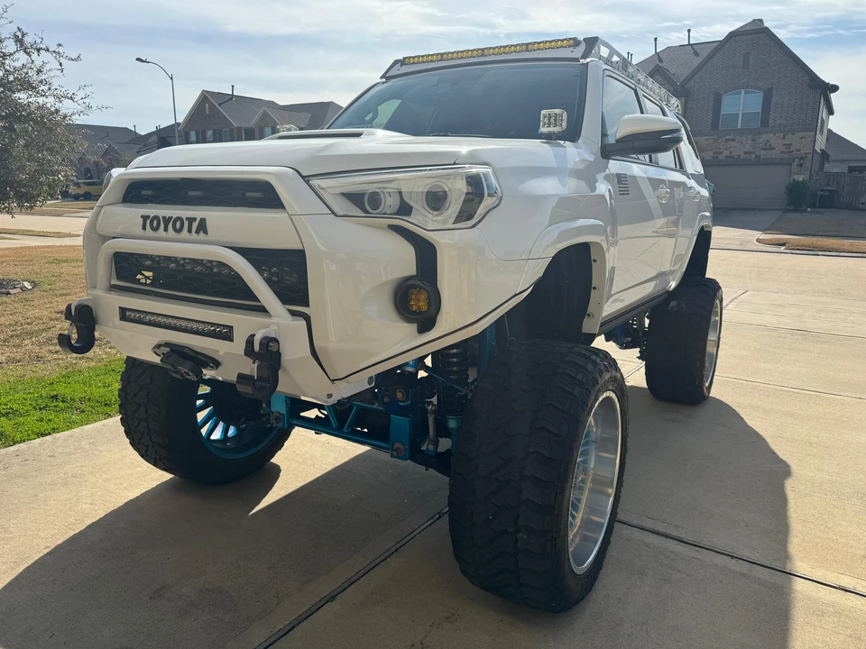 2018 Toyota 4Runner 5th Gen - Image 8 of 31