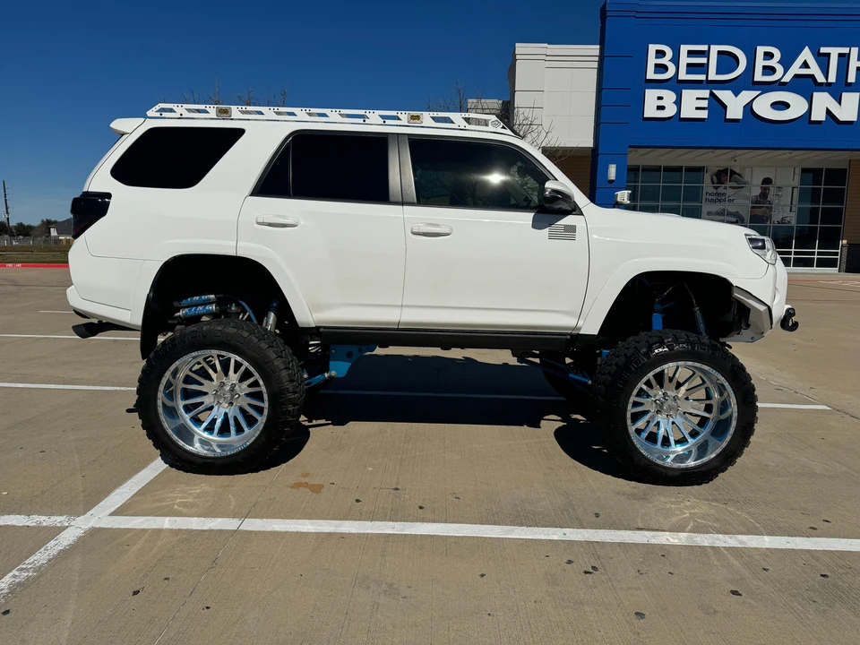 2018 Toyota 4Runner 5th Gen - Image 16 of 31