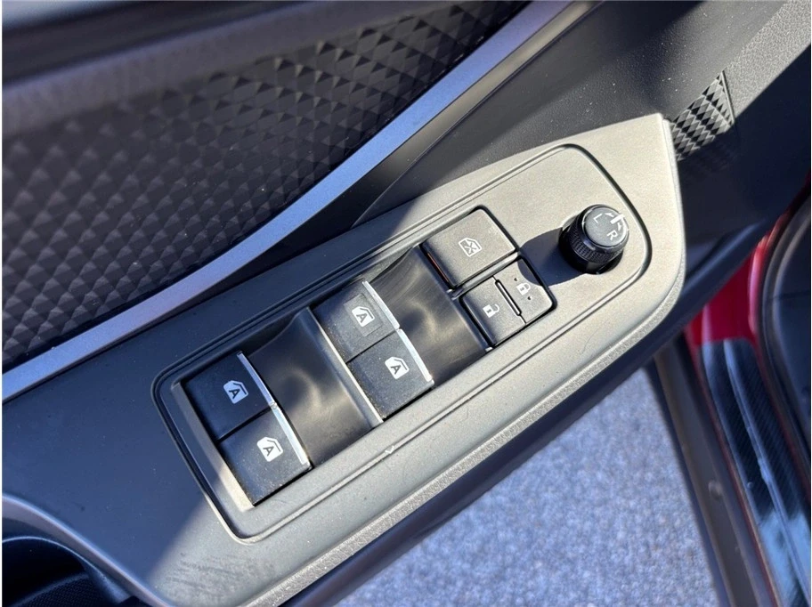 2018 Toyota C-HR - Image 17 of 21