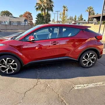 2018 Toyota C-HR LE Sport Utility 4D