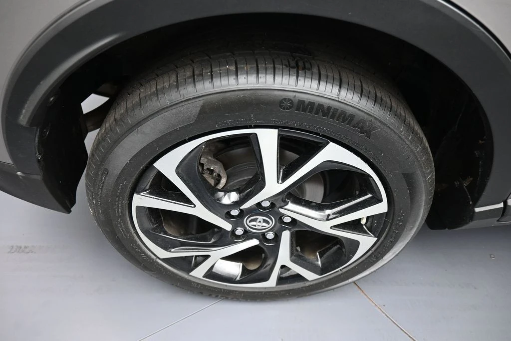 2018 Toyota C-HR - Image 12 of 31