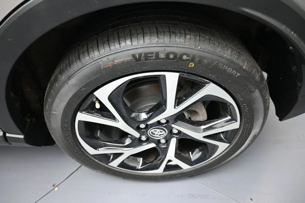 2018 Toyota C-HR - Image 15 of 31