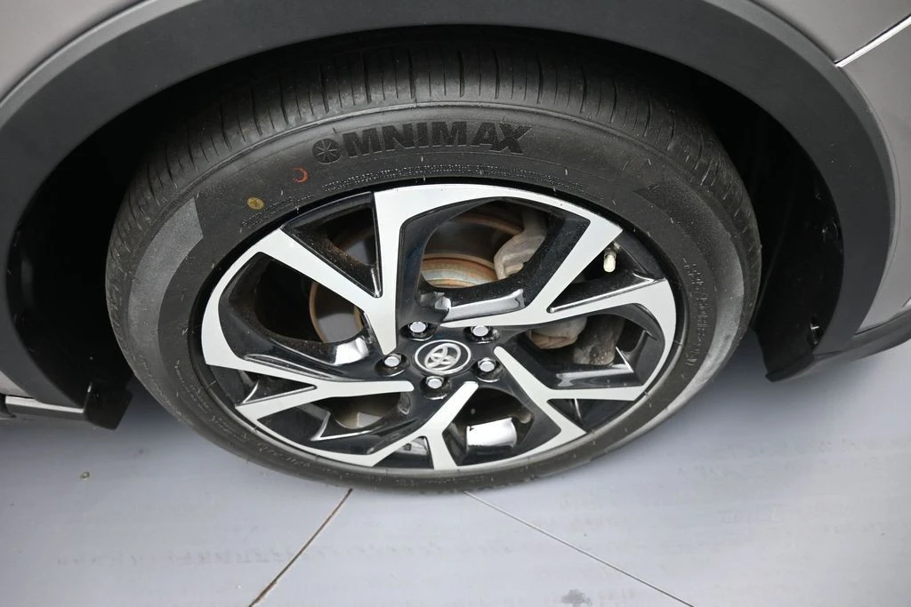 2018 Toyota C-HR - Image 13 of 31