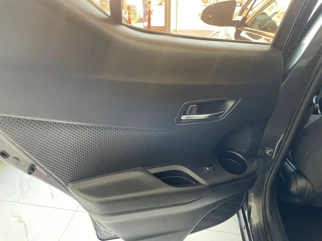 2018 Toyota C-HR - Image 18 of 31