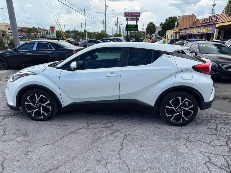 2018 Toyota C-HR - Image 16 of 17