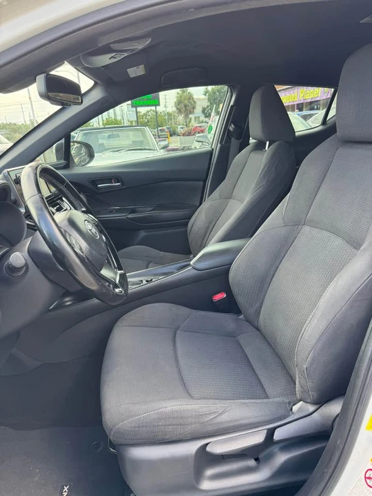 2018 Toyota C-HR - Image 12 of 17