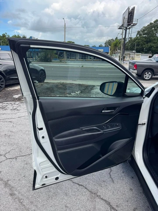 2018 Toyota C-HR - Image 13 of 17