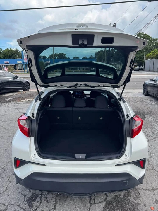 2018 Toyota C-HR - Image 9 of 17