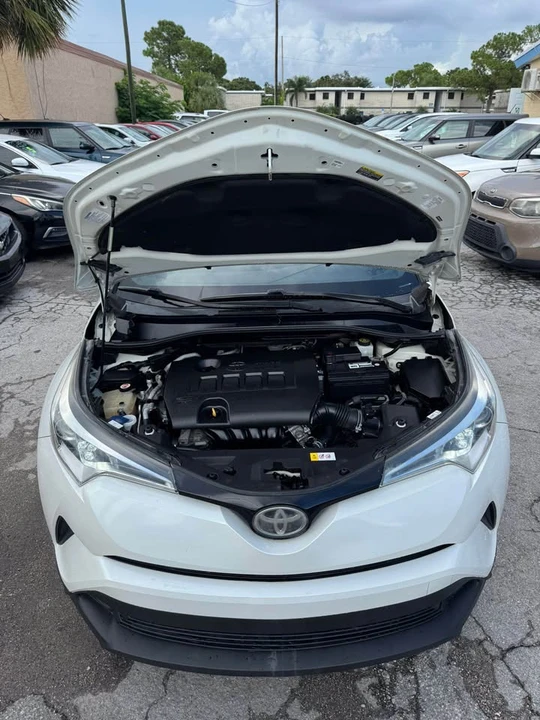 2018 Toyota C-HR - Image 10 of 17