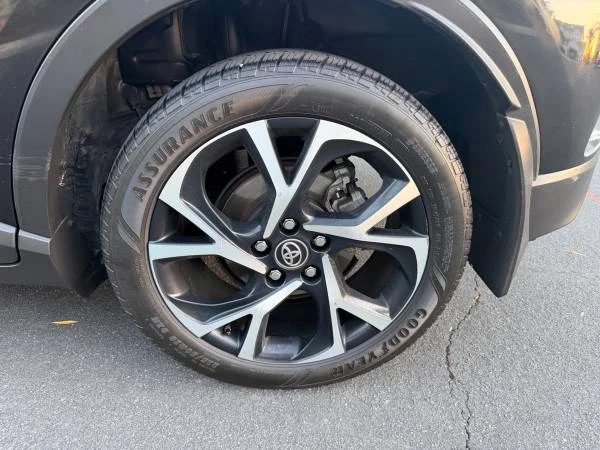 2018 Toyota C-HR - Image 17 of 31