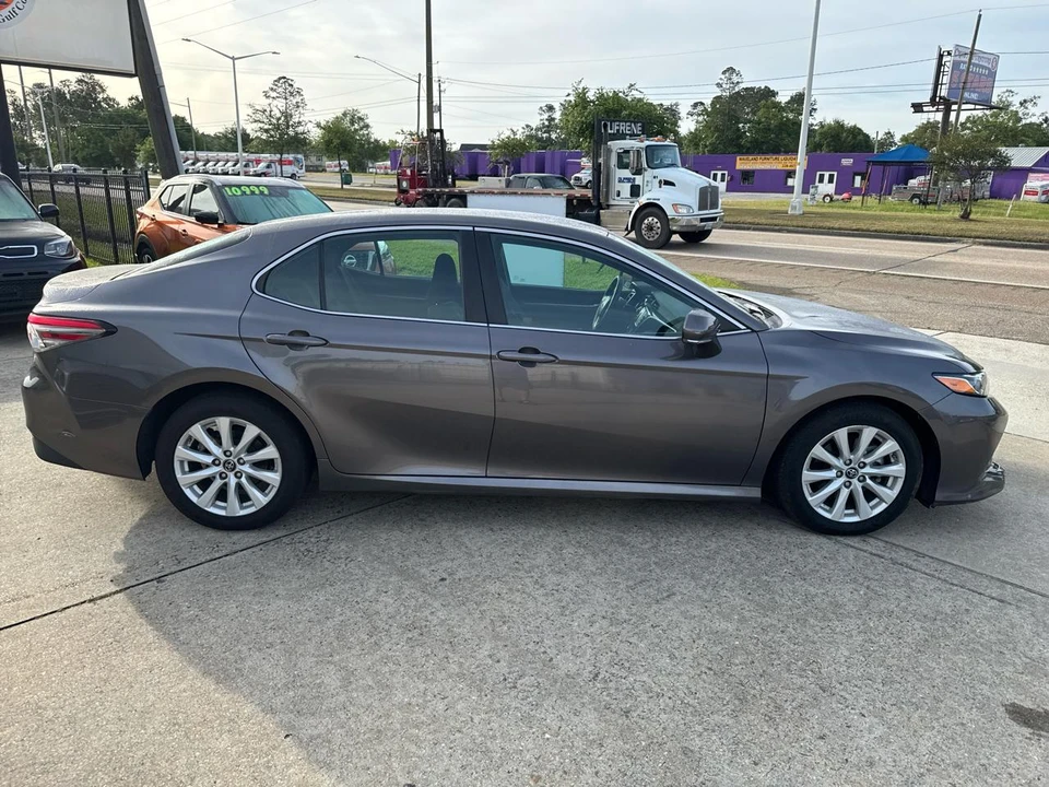 2018 Toyota Camry 8th Gen - Image 11 of 27