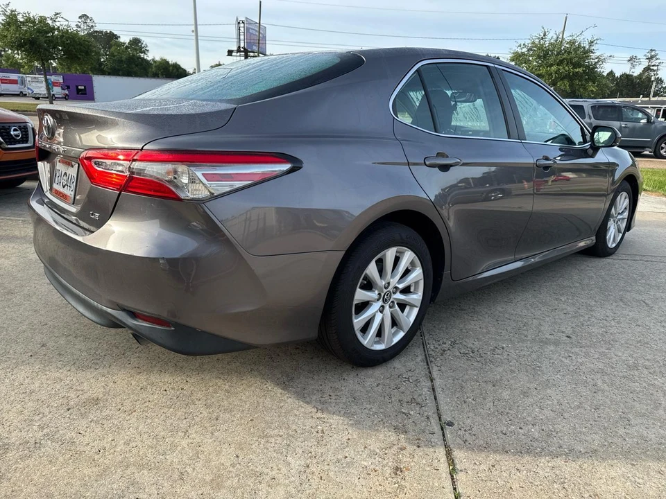 2018 Toyota Camry 8th Gen - Image 14 of 27