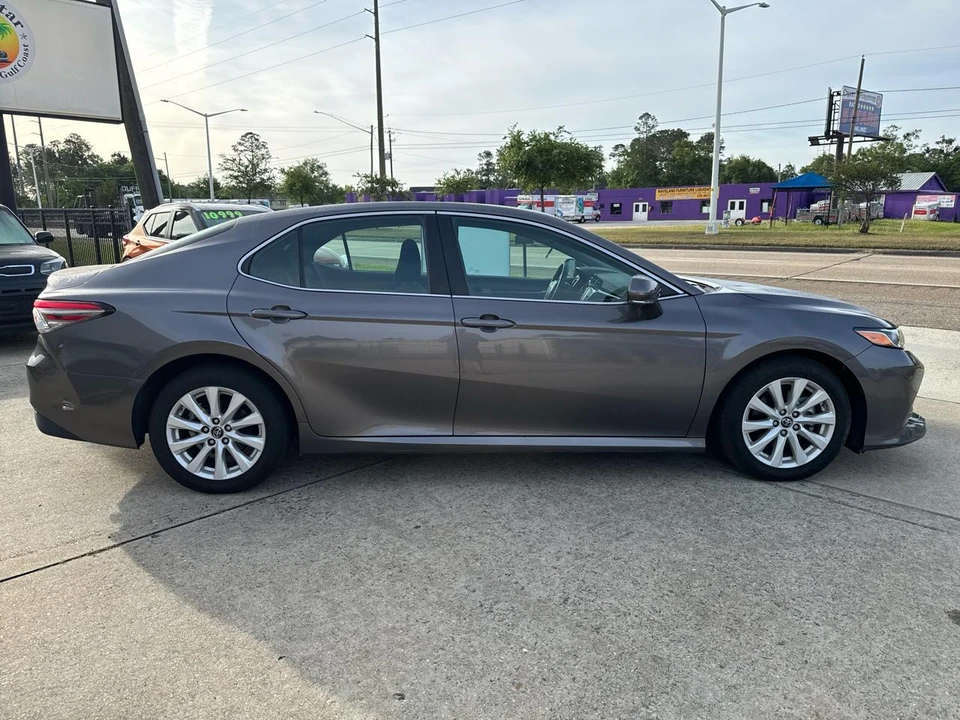 2018 Toyota Camry 8th Gen - Image 10 of 27