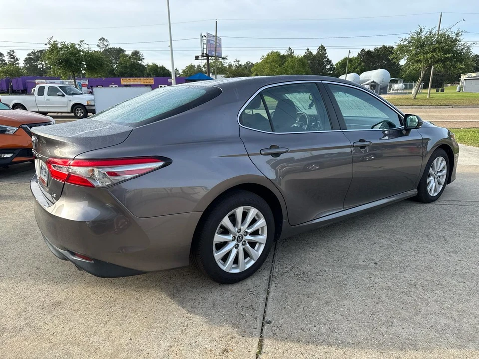 2018 Toyota Camry 8th Gen - Image 12 of 27
