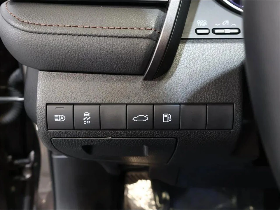 2018 Toyota Camry 8th Gen - Image 13 of 31