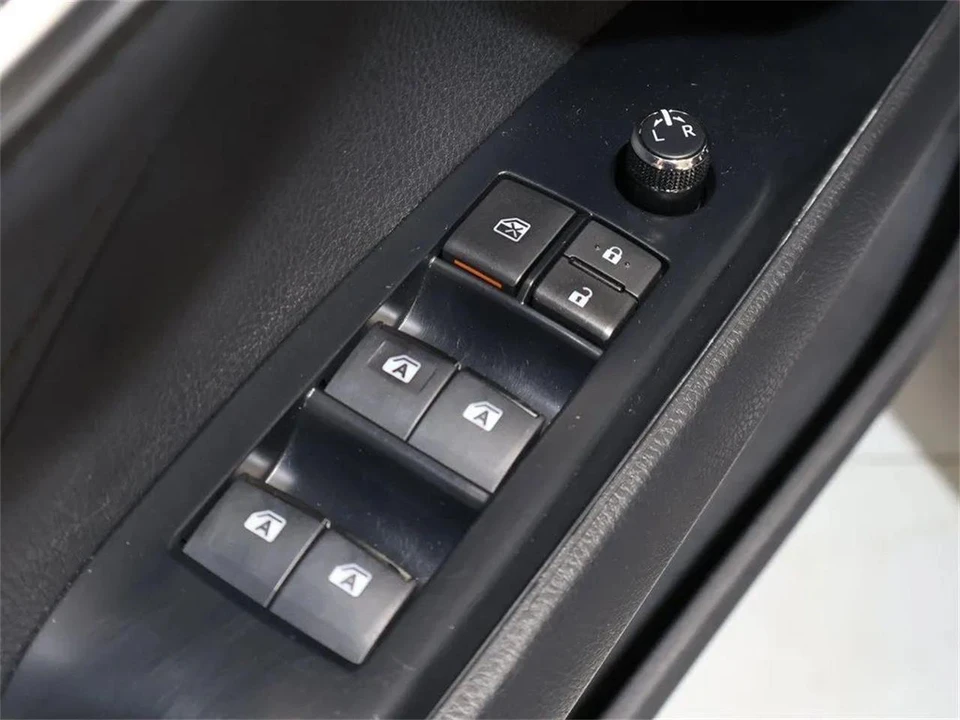 2018 Toyota Camry 8th Gen - Image 11 of 31