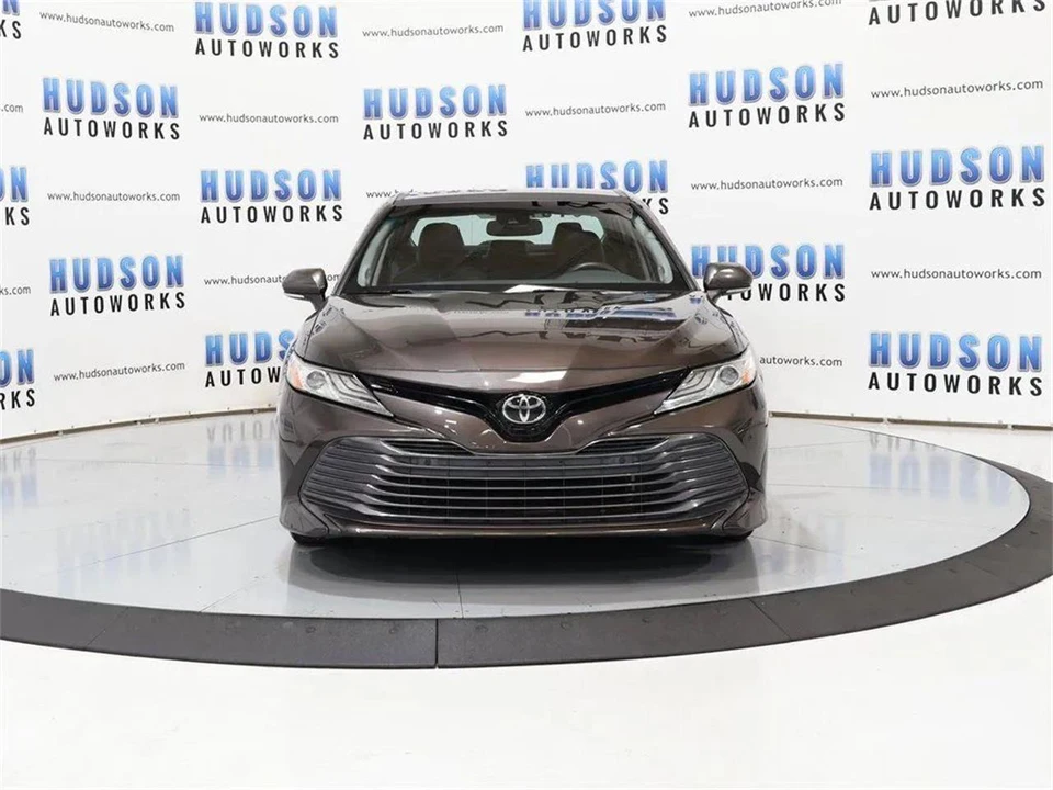 2018 Toyota Camry 8th Gen - Image 9 of 31