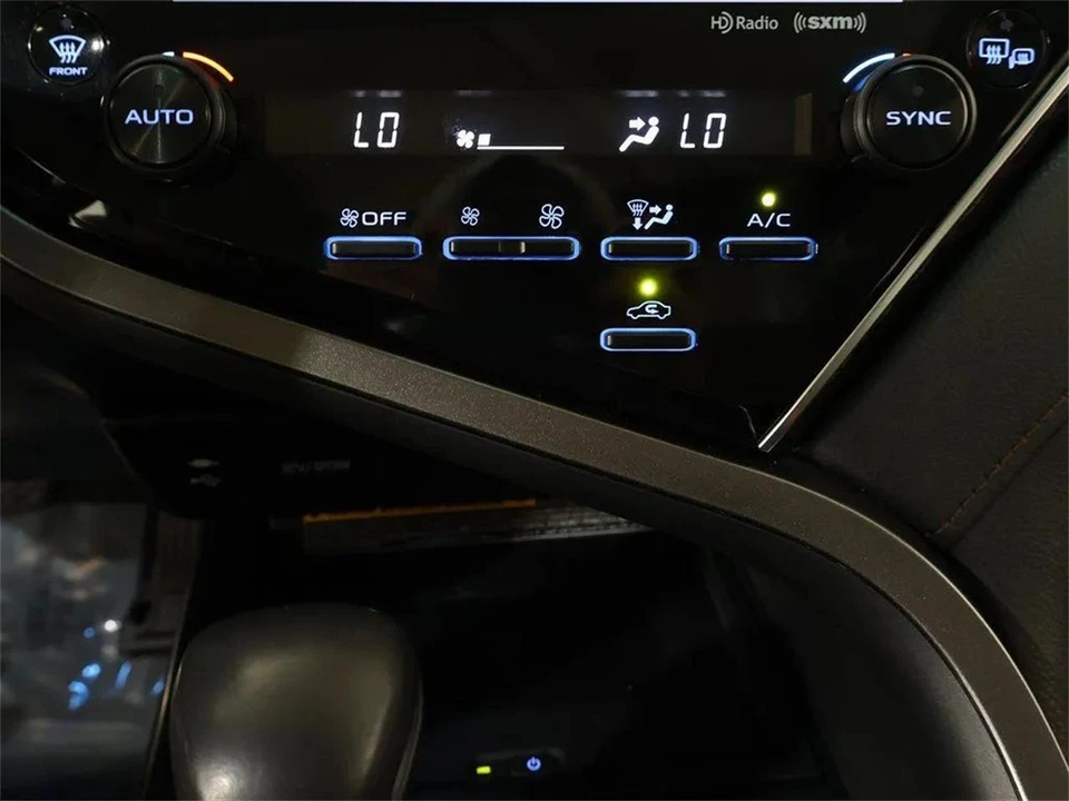 2018 Toyota Camry 8th Gen - Image 20 of 31