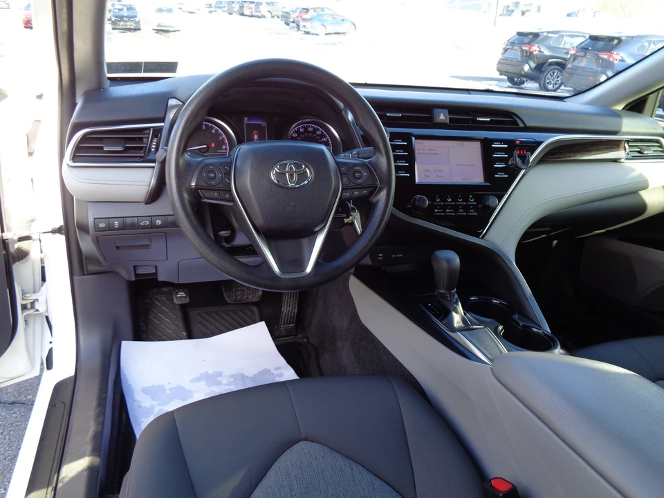 2018 Toyota Camry 8th Gen - Image 16 of 21