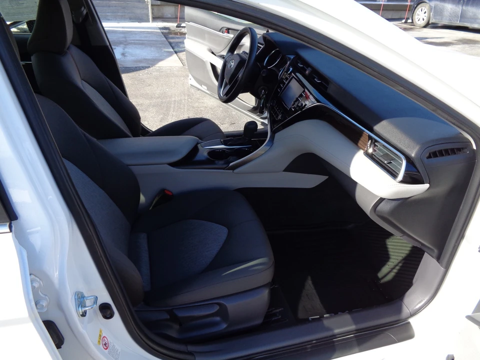 2018 Toyota Camry 8th Gen - Image 19 of 21