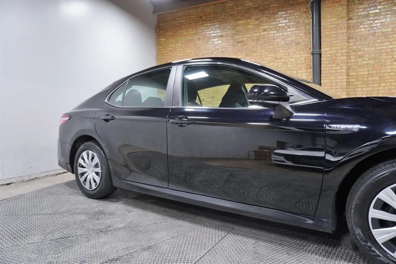 2018 Toyota Camry 8th Gen - Image 9 of 12