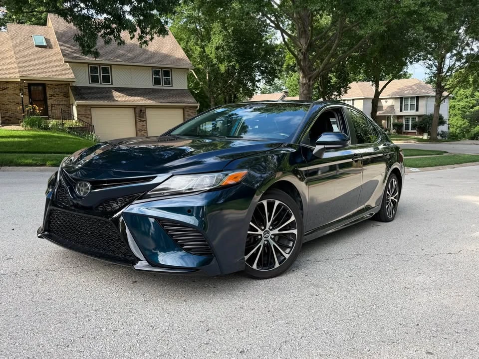 2018 Toyota Camry 8th Gen - Image 2 of 17