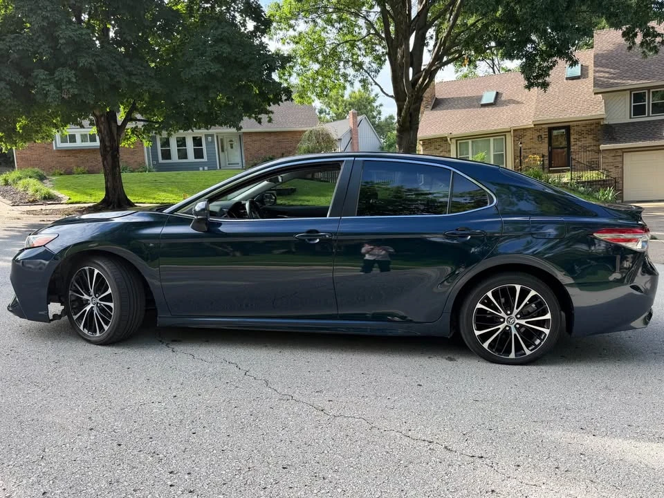 2018 Toyota Camry 8th Gen - Image 3 of 17