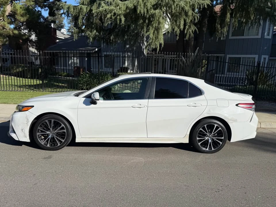 2018 Toyota Camry 8th Gen - Image 2 of 12