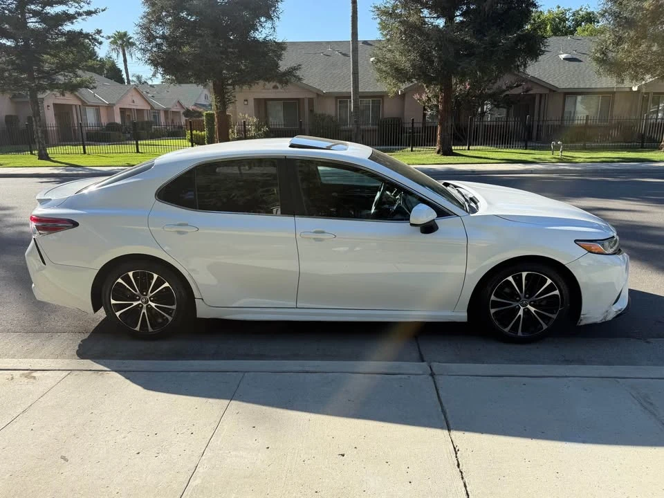 2018 Toyota Camry 8th Gen - Image 4 of 12
