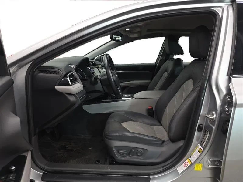 2018 Toyota Camry 8th Gen - Image 9 of 12
