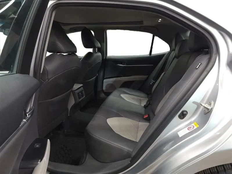 2018 Toyota Camry 8th Gen - Image 10 of 12