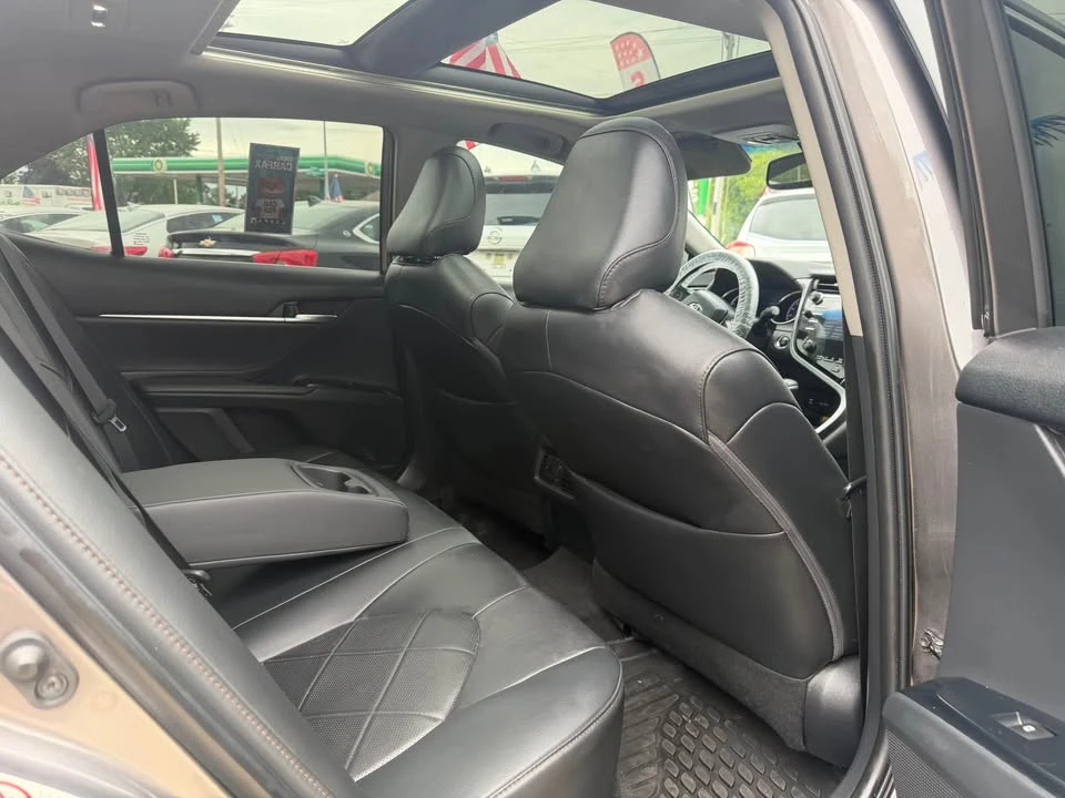 2018 Toyota Camry 8th Gen - Image 15 of 16