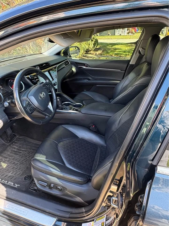 2018 Toyota Camry 8th Gen - Image 9 of 12