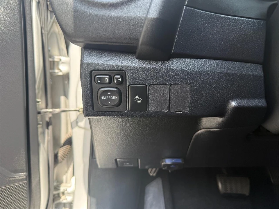 2018 Toyota Corolla 11th Gen - Image 19 of 27