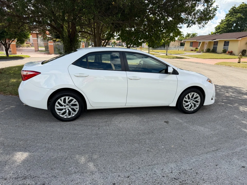 2018 Toyota Corolla 11th Gen - Image 5 of 13