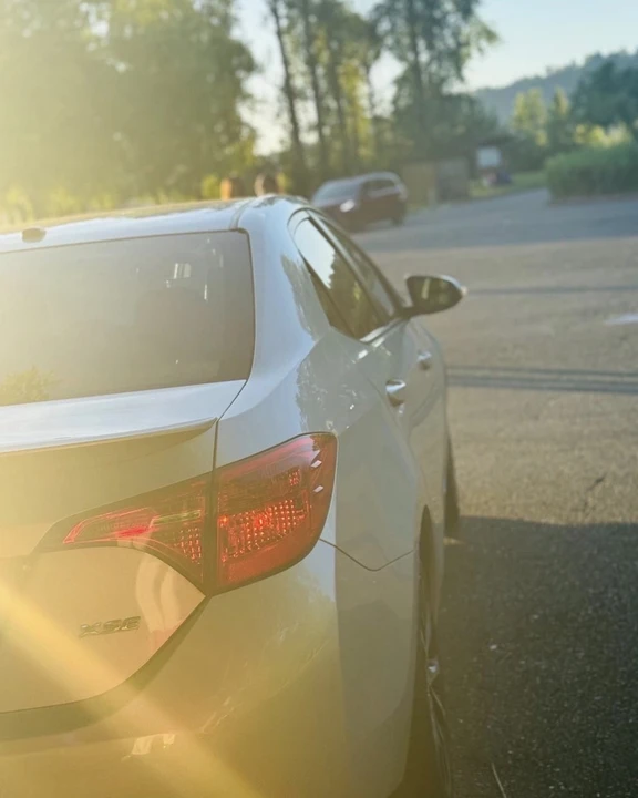 2018 Toyota Corolla 11th Gen - Image 5 of 8