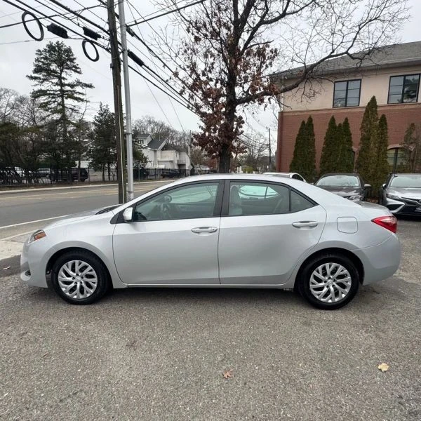2018 Toyota Corolla 11th Gen - Image 10 of 12