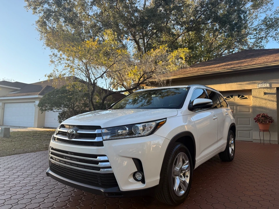 2018 Toyota Highlander - Image 10 of 21