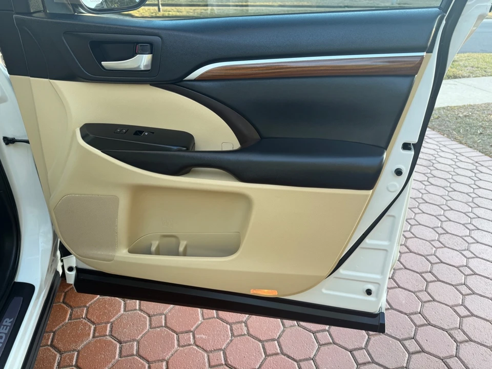 2018 Toyota Highlander - Image 17 of 21