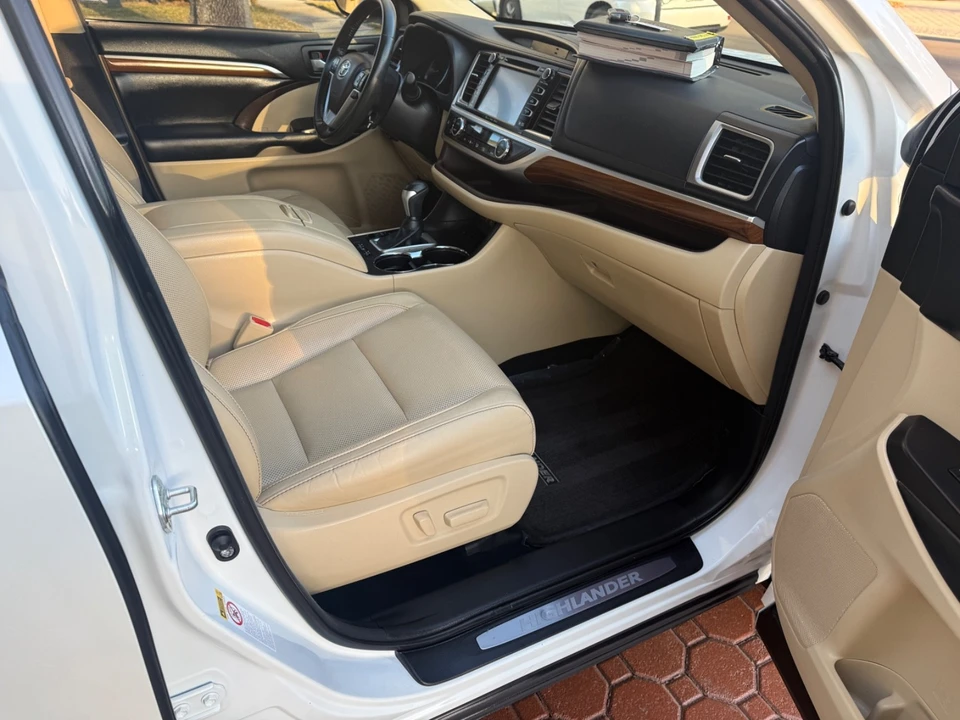 2018 Toyota Highlander - Image 16 of 21