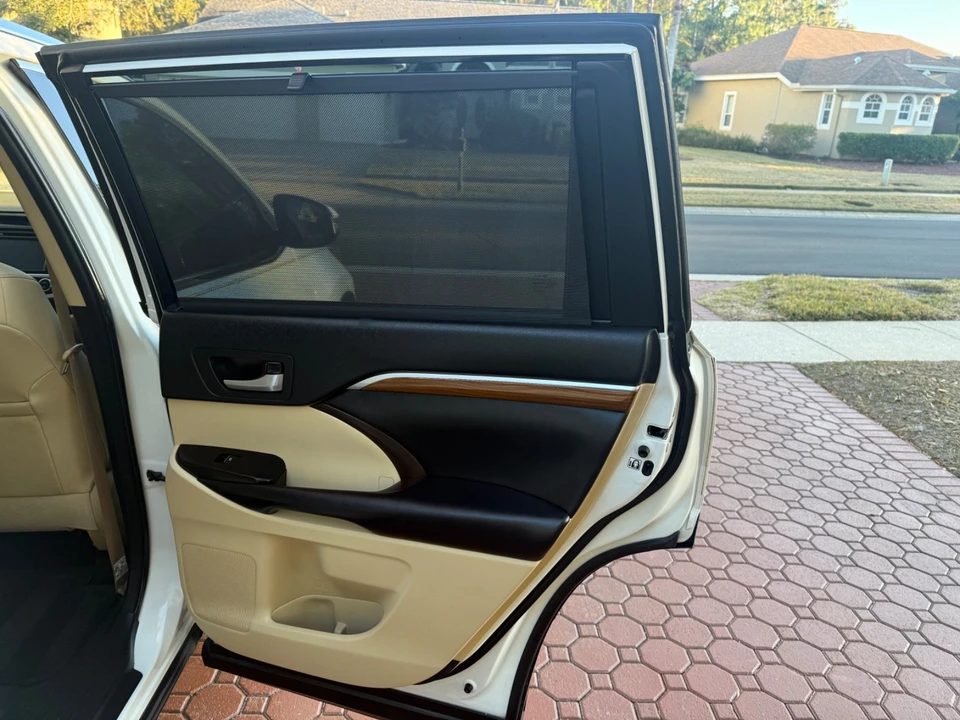 2018 Toyota Highlander - Image 19 of 21