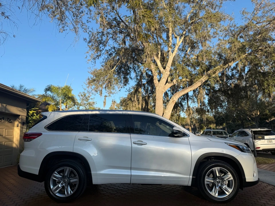 2018 Toyota Highlander - Image 2 of 21
