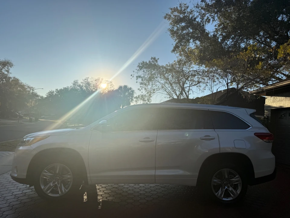 2018 Toyota Highlander - Image 9 of 21