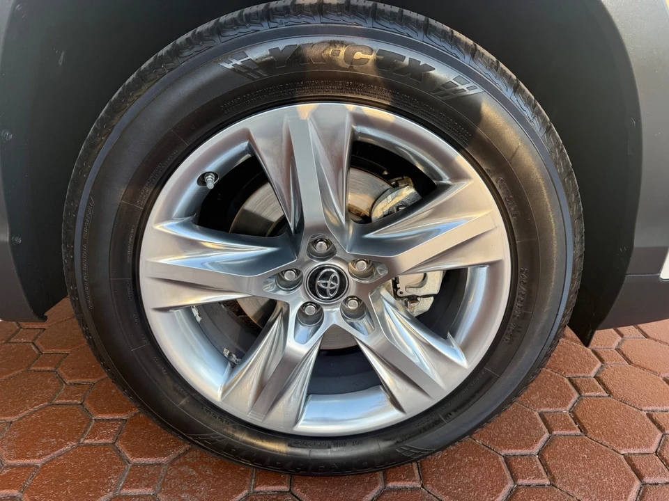 2018 Toyota Highlander - Image 15 of 21