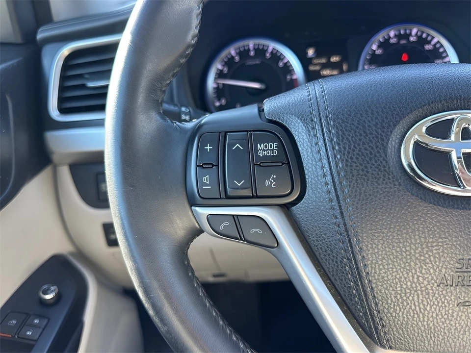 2018 Toyota Highlander - Image 17 of 21