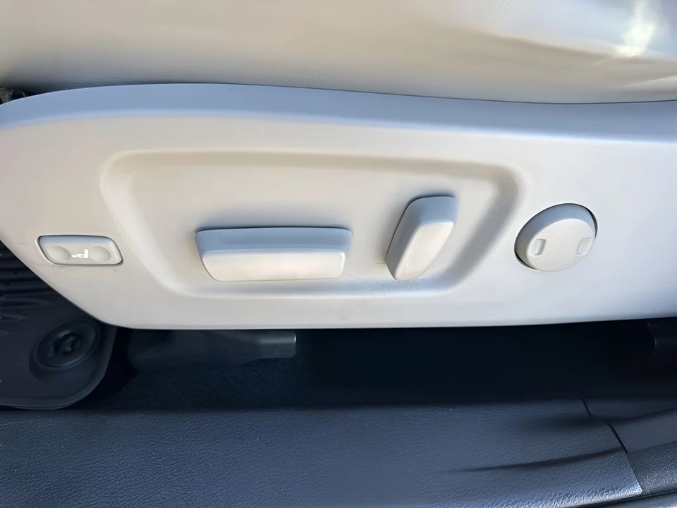 2018 Toyota Highlander - Image 10 of 12